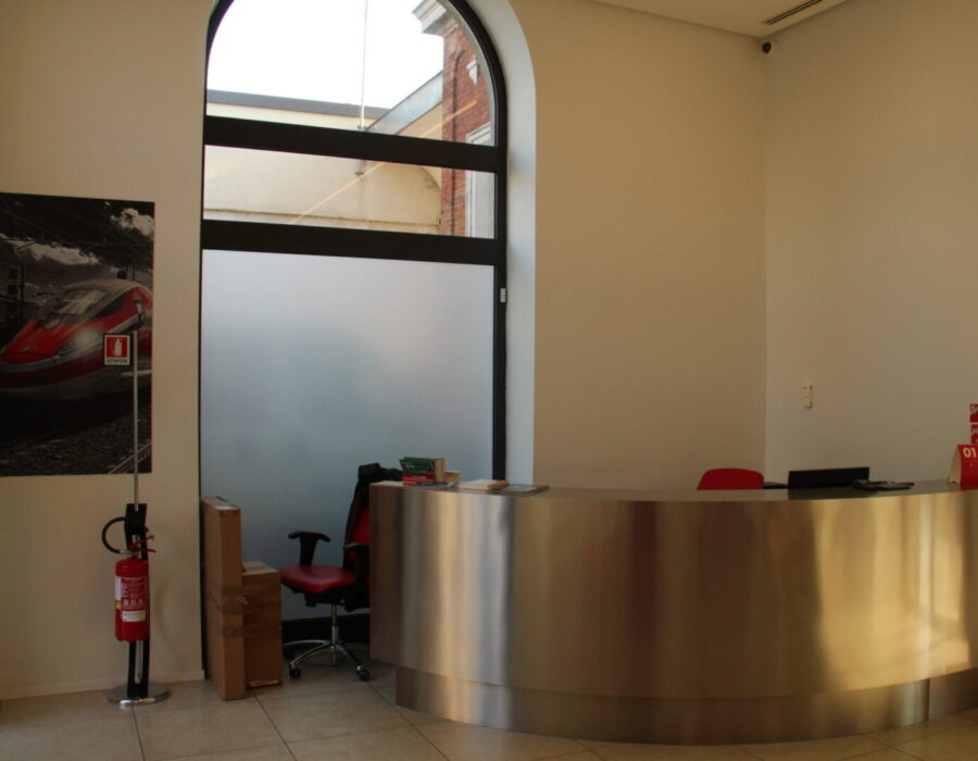 pellicole decorative satinate sala freccia stazione