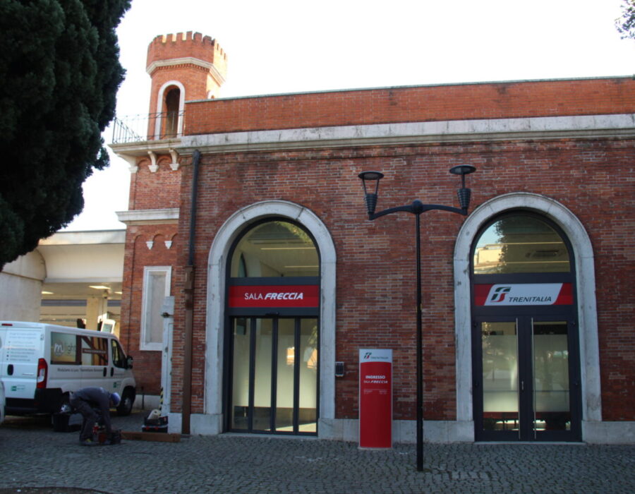 pellicole decorative satinate sala freccia stazione