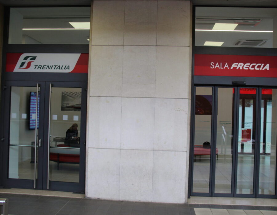 pellicole decorative satinate sala freccia stazione