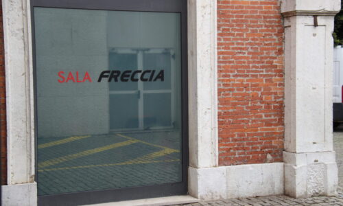 pellicole decorative satinate sala freccia stazione