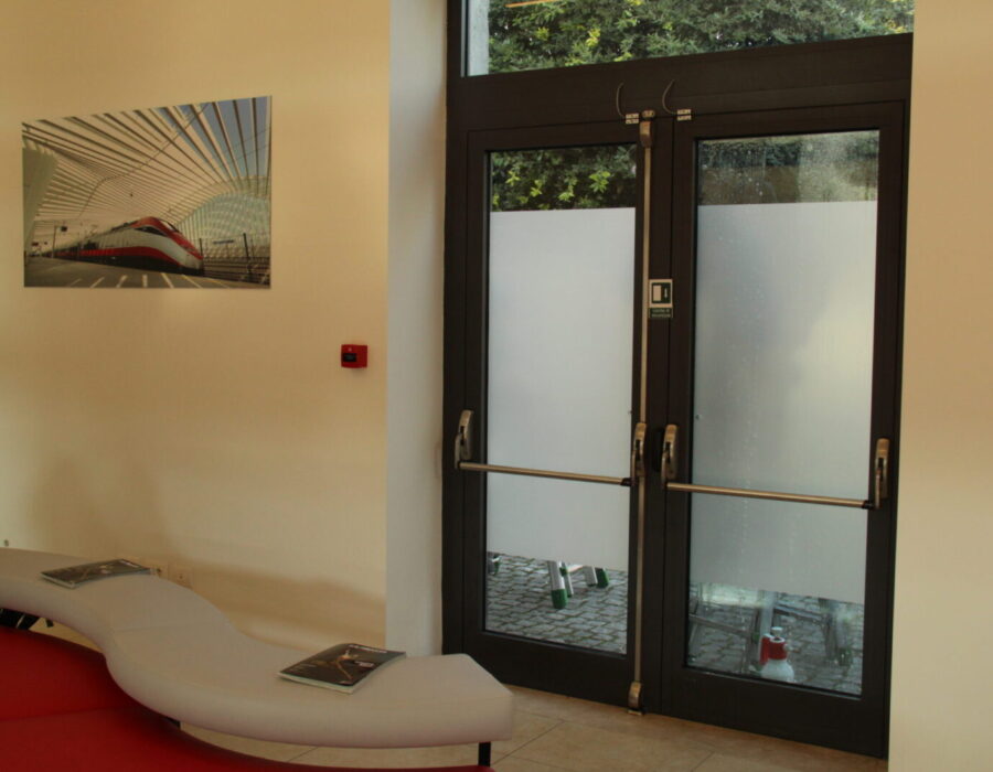 pellicole decorative satinate sala freccia stazione